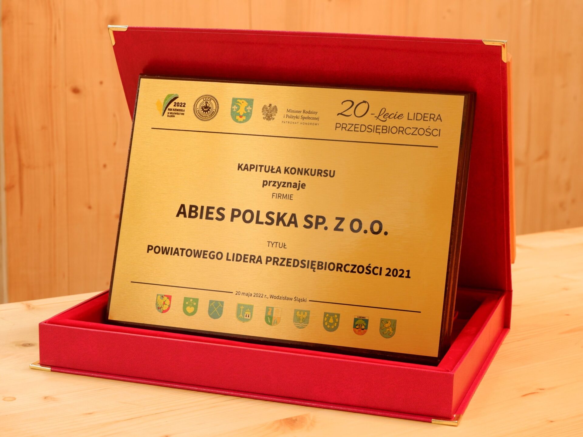Statuetka powiatowego lidera przedsiębiorczości 2021 dla "Abies polska sp. z o.o."